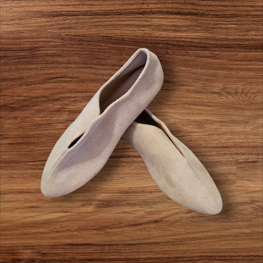 Elegant Cream Women's Loafers Sz 6 (NWOT)